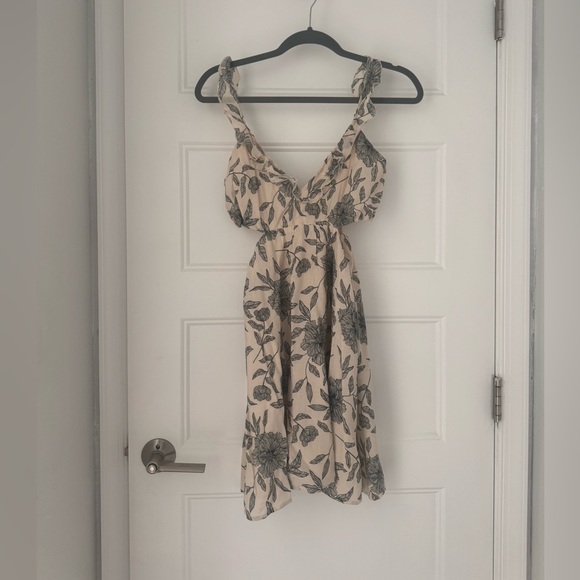 Abercrombie Adorable Ruffle Cutout Mini Dress - Size Small Petite - Picture 4 of 5